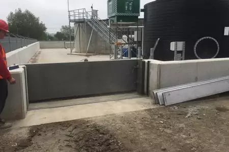 CONCRETE RETAINING BUND